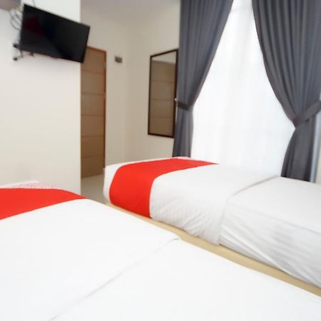Oyo 251 The Maximus Inn Hotel Palembang Exteriör bild